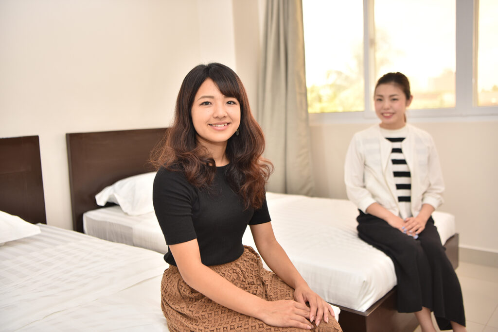 休み時間に学生寮で休憩